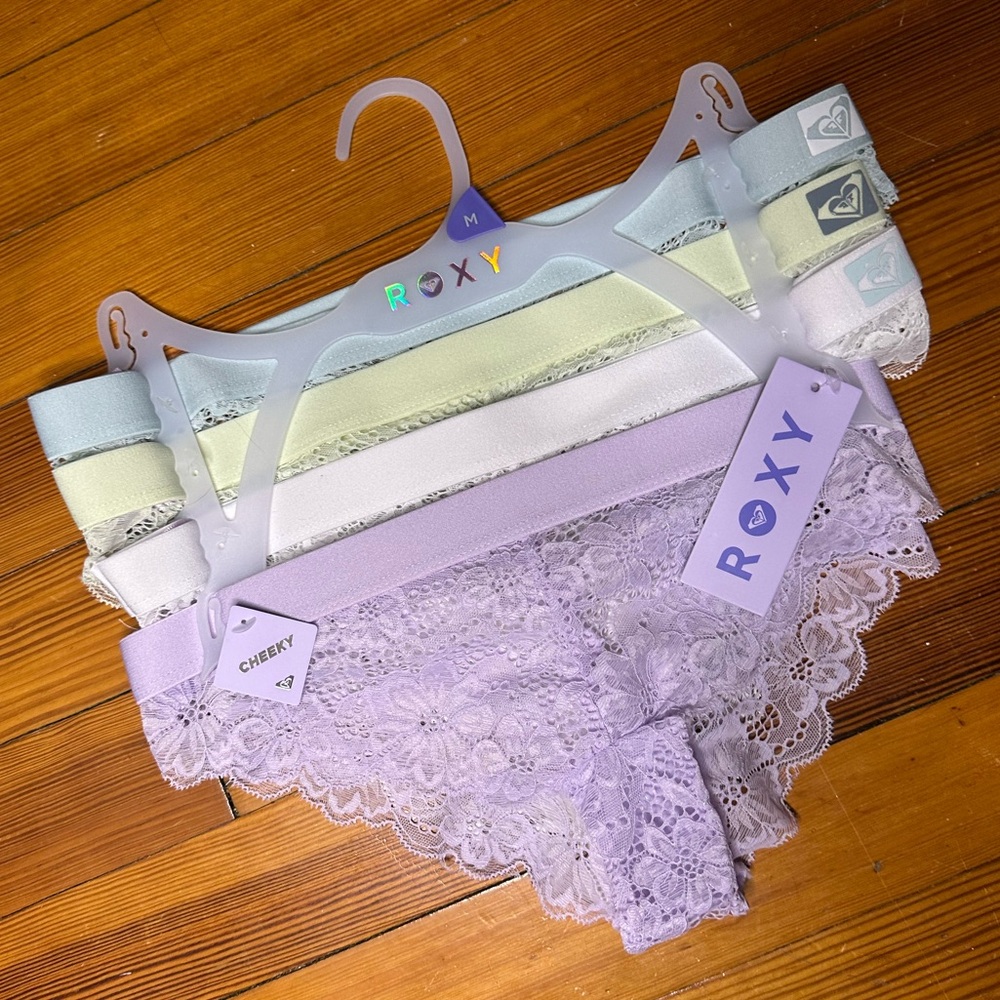 Medium Roxy Cheeky Lace Panties Set NWT